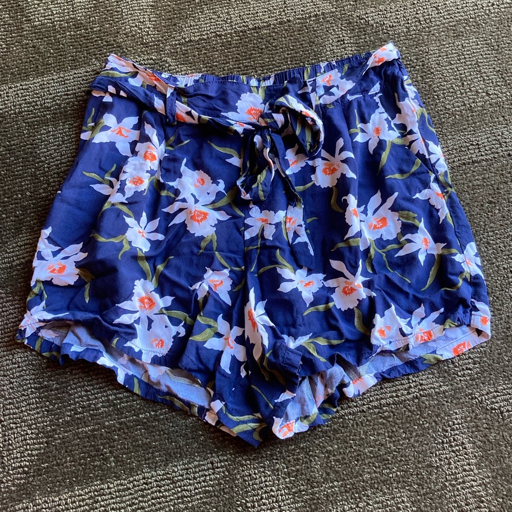 Size small Old Navy floral hi rise soft shorts